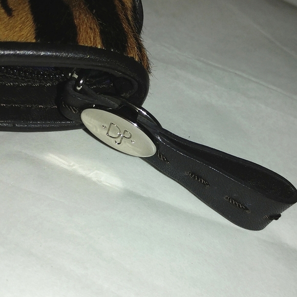 DONALD J PLINER TIGER PRINT WRISTLET CLUTCH - Picture 6 of 10